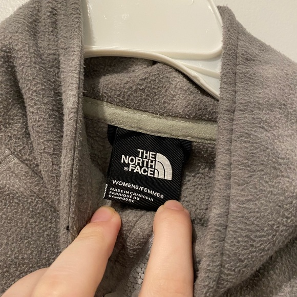 Super cute! Medium North face 100 glacier sweatshirt. Gray tie dye, cropped. - Picture 2 of 3